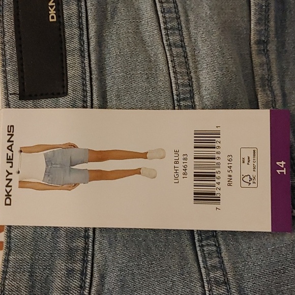 NWT DKNY Women's‎ Denim Bermuda Short light blue - Picture 9 of 9